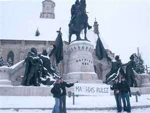 Statuia lui Matei Corvin a fost “dezvelită”. Neoficial