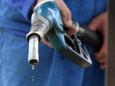 Protestele șoferilor nu au avut succes. Totuși, scade preţul carburanţilor