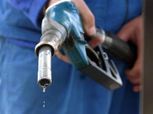 Protestele șoferilor nu au avut succes. Totuși, scade preţul carburanţilor