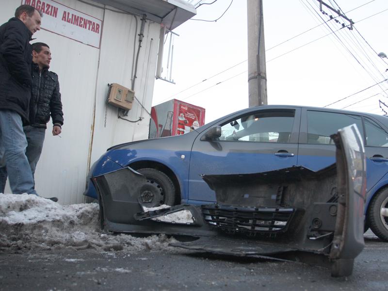 A intrat cu maşina în chioşc