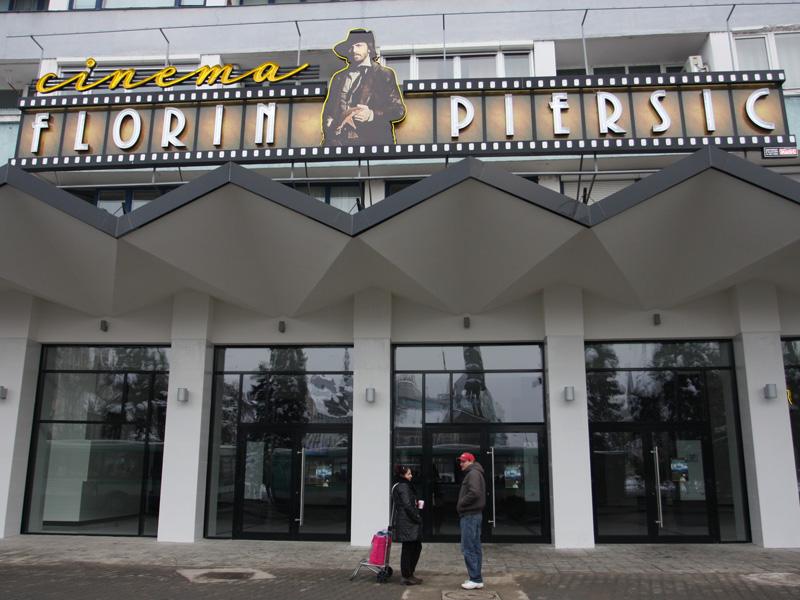 Priveşte, citeşte!  3D la cinema Florin Piersic