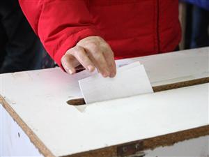 Cum vrea să “scape” UDMR: prag electoral de 3%