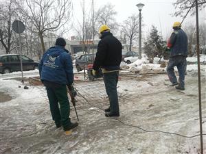 A început împrejmuirea viitorului parking de pe Băişoara FOTO / VIDEO