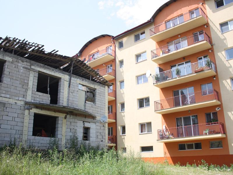 Preţul salvării de la demolare a unui bloc