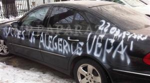 Maşina lui Mircea Sandu, vandalizată. 