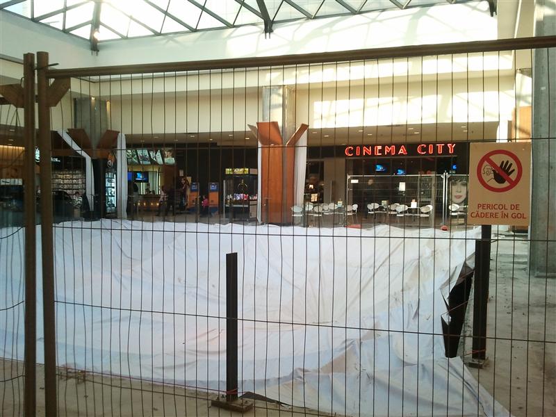 Fântâna din Iulius Mall a fost închisă; în locul ei apar chiriaşi FOTO