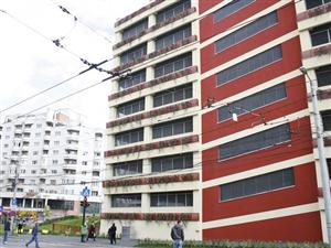Un şofer a rupt scutul maşinii în 