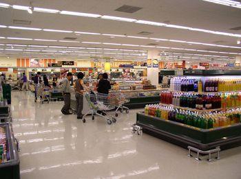 Iniţiativă legislativă de la Cluj: minim 10% din spaţiul de vânzare al hipermarketurilor, pentru produsele locale
