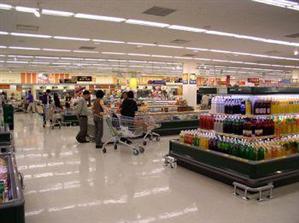 Iniţiativă legislativă de la Cluj: minim 10% din spaţiul de vânzare al hipermarketurilor, pentru produsele locale