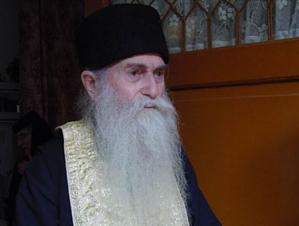 Părintele Arsenie Papacioc, unul din cei mai mari duhovnici ortodocşi, internat în spital