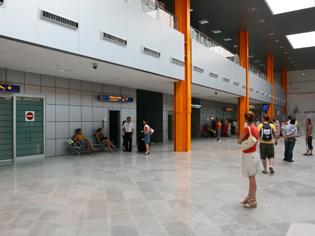 A fost publicat anunţul de licitaţie pentru noua pistă a aeroportului