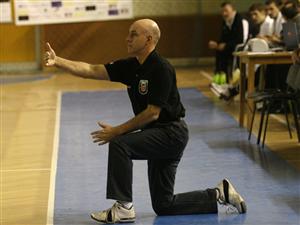 Baldwin şi “U” Mobitelco se duelează “la cuţite”