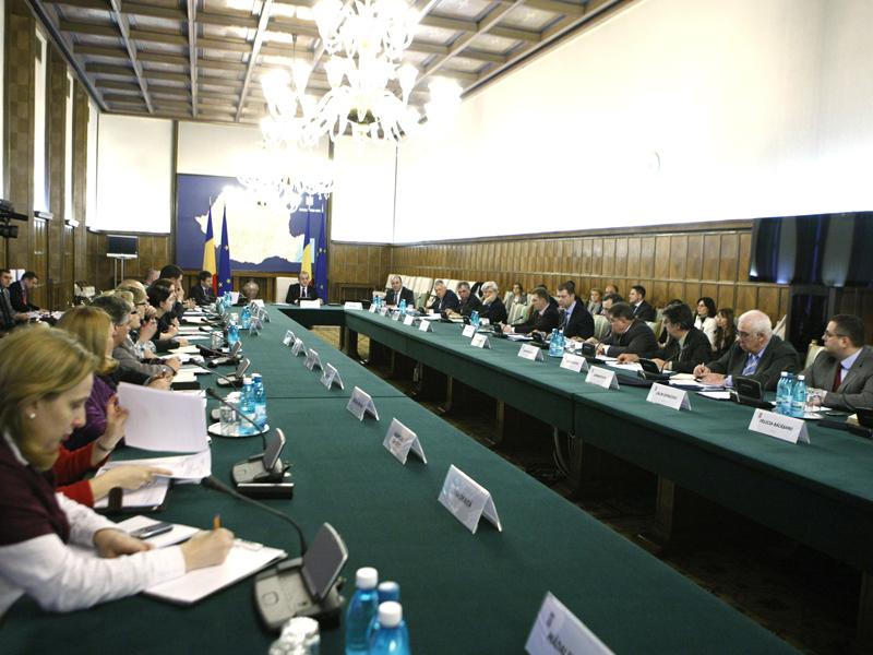 Noua tactică a lui Ponta: laudă miniştrii UDMR
