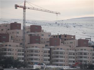 Primeşte apartamentul doar dacă “uită” de întârzierea constructorului