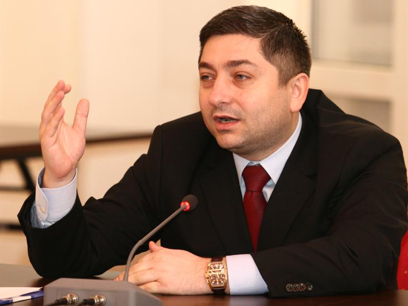 Concurenţă acerbă pentru proiectul noii piste a aeroportului