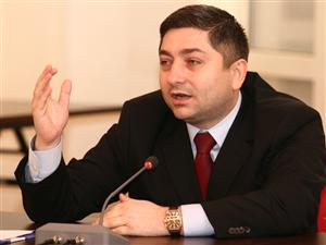 Concurenţă acerbă pentru proiectul noii piste a aeroportului