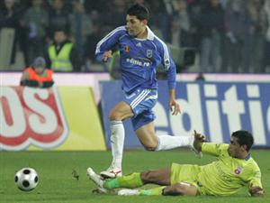 Steaua a învins la Craiova şi s-a depărtat de CFR. Oltenii, în urma Universităţii Cluj