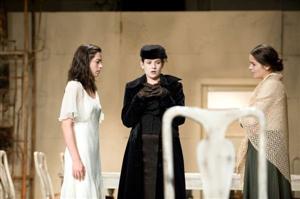 “Trei surori”, în vatianta trupei  “Harag Gyorgy” din Satu-Mare, astăzi la Teatrul Maghiar