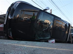 Accident în Mărăşti: trei persoane rănite, o maşină răsturnată VEZI VIDEO şi GALERIE FOTO