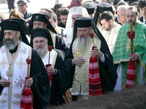 ÎPS Andrei Andreicuţ şi PS Irineu Bistriţeanul sunt primii doi candidaţi intraţi în cursa pentru Mitropolia Clujului