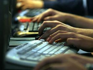 Unul din zece români nu ar putea rezista deloc fără internet (studiu)
