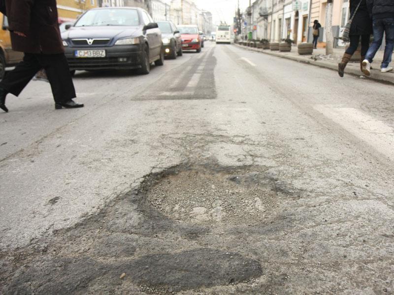 Se asfaltează intrările în oraş, promite Apostu VEZI LISTA