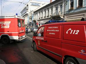 Accident în Gilău: două persoane rănite, circulaţia blocată