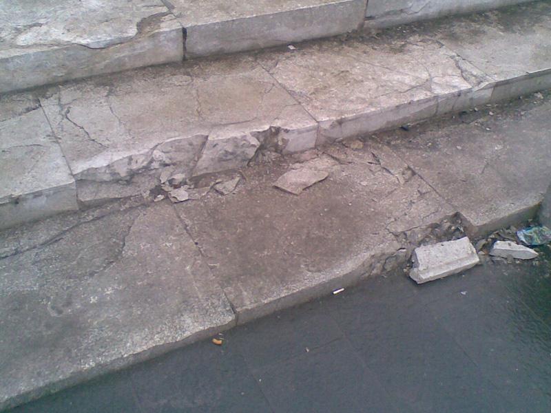 Fântâna din Piaţa Unirii se transformă în praf      