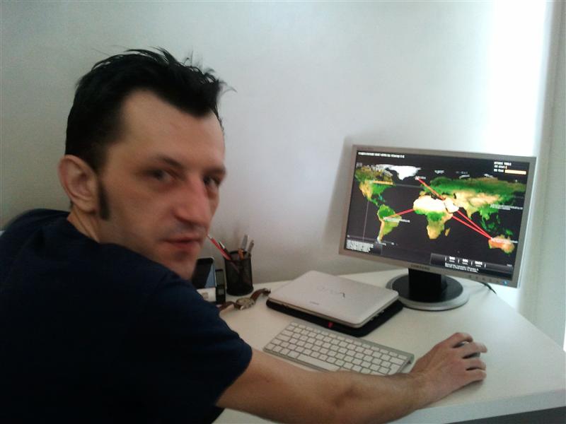 Un clujean face jocuri pentru PC şi câştigă 10.000 de dolari pe lună stând acasă
