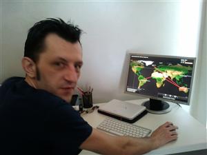 Un clujean face jocuri pentru PC şi câştigă 10.000 de dolari pe lună stând acasă