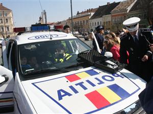 Poliţia luată în joacă