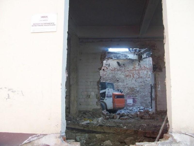 Începe demolarea vechii fabrici Ursus şi construcţia celei noi