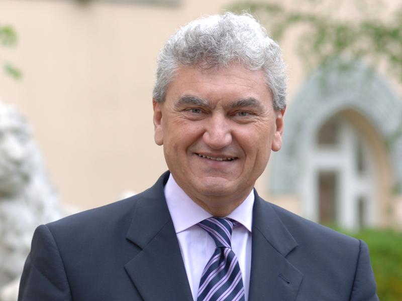 Ne-am întors de unde am plecat?
