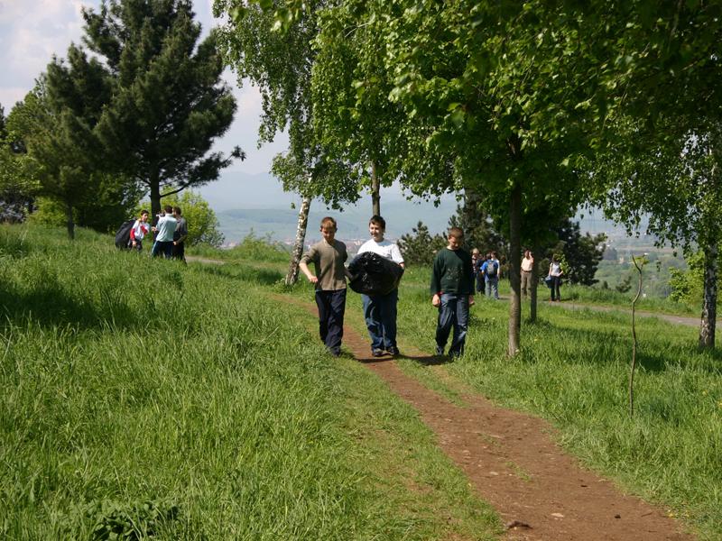 Primăria vrea parc la Colina, oamenii vor să construiască    