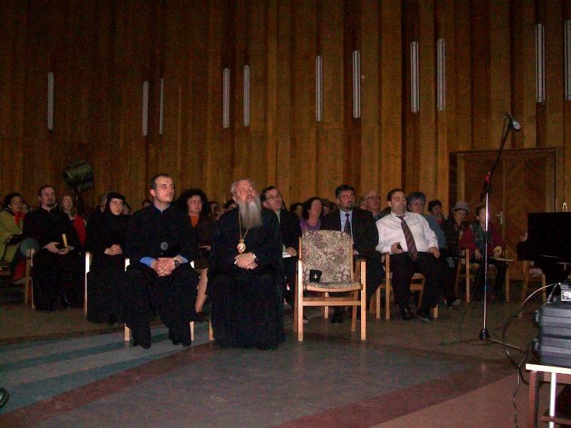 Sală plină la conferinţa susţinută de preotul Stelian Tofană la sediul TVR Cluj FOTO