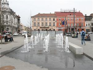 Lucrări în centrul Clujului: se repară fântâna din Piaţa Unirii    