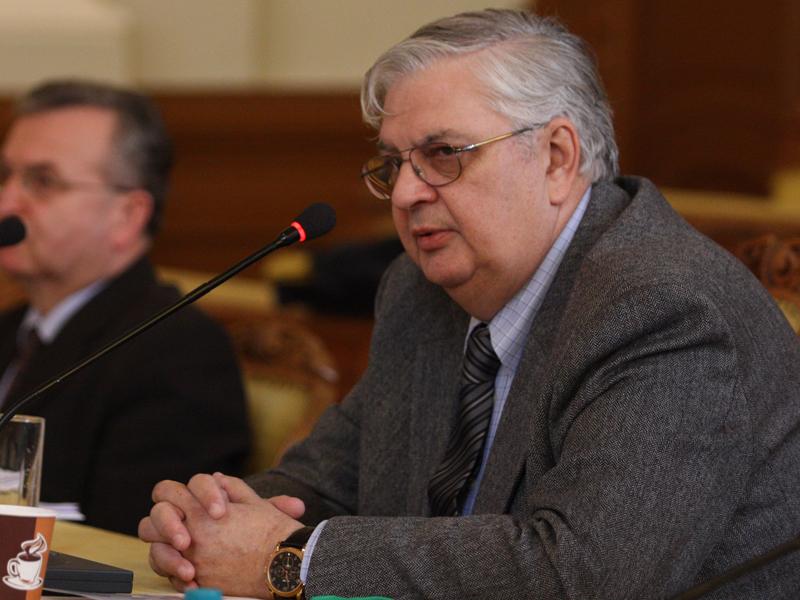 Mircea Coşea: “Vom avea scăderi de salarii. Productivitatea e de 2,5 ori sub media UE” 