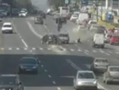 Băut la volan, a provocat un accident în lanţ pe Calea Floreşti VIDEO
