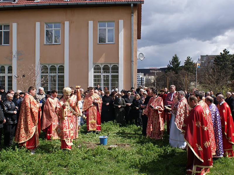 SUPLIMENT Sfinţirea pietrei de temelie a bisericii din cartierul clujean Gheorgheni    