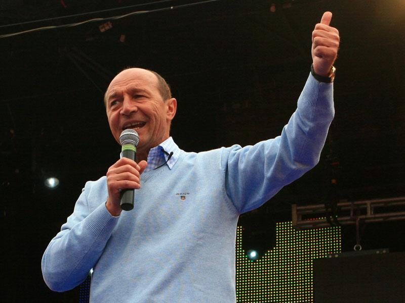 România trebuie să menţină obiectivul de aderare la zona euro pentru 2015, consideră preşedintele Traian Băsescu