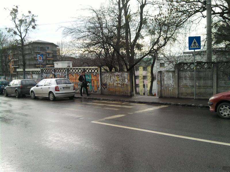 TNL: marcajele pentru trecerile de pietoni sunt aproape invizibile