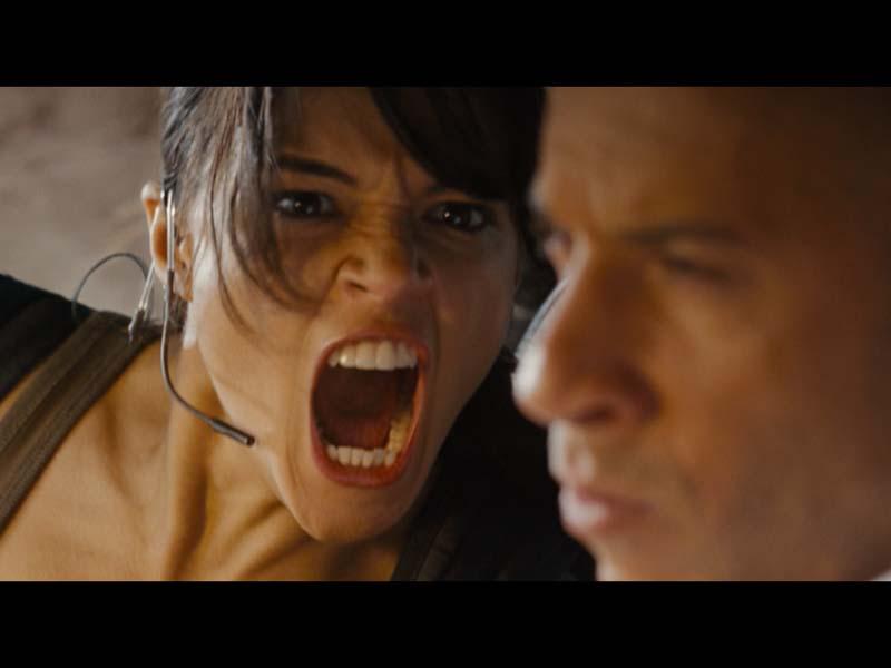 Priveşte, citeşte!: Natalie Portman, Vin Diesel şi naşa
