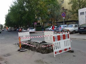 Primăria a modernizat strada Câmpului, E.ON Gaz a spart-o. De două ori.