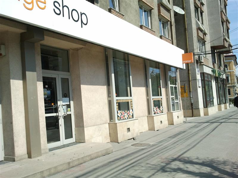 Un operator de telefonie mobilă îşi închide magazinul din Cluj timp de o lună