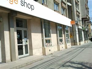 Un operator de telefonie mobilă îşi închide magazinul din Cluj timp de o lună