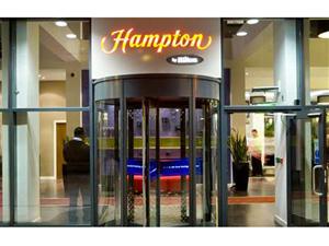 Hampton by Hilton se deschide în 2012  