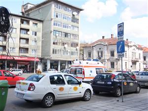 O tânără a murit în taxi     