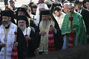 Episcopii Irineu Bistriţeanul şi Andrei Făgărăşanul, primii candidaţi pentru Arhiepiscopia Alba-Iuliei