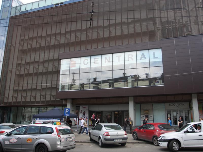 Schimbare de strategie la Central: supermarket la parter 