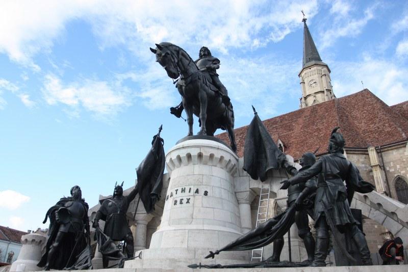 Clujenii nu vor reamplasarea plăcuţei lui Iorga pe statuia lui Matei Corvin